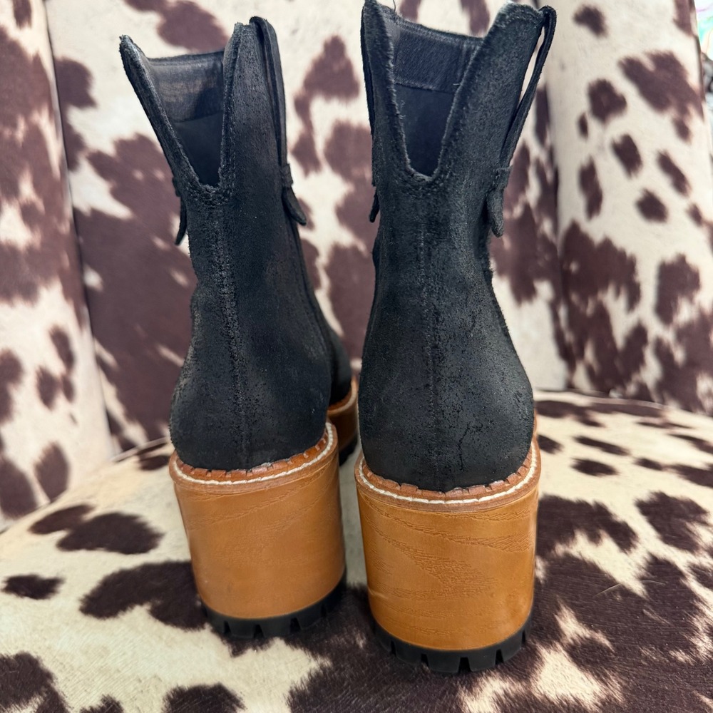 Lucky Brand Black Distressed Suede Platform Lug Sole Ankle Boots Women 7.5M 38 - Picture 3 of 7